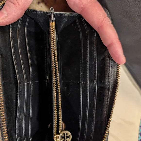 Tory Burch Large Black Ella Tote Bag Patent Logo and Matching Wallet - Picture 10 of 12